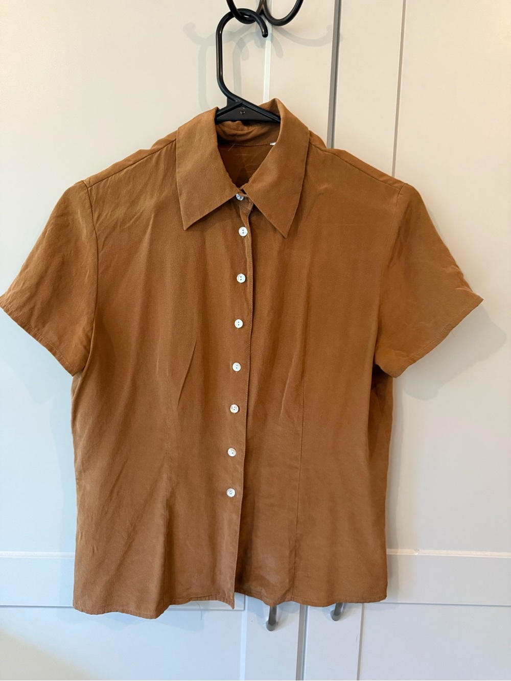Women’s Short-Sleeve Silk Button Front Blouse in Warm Brown
